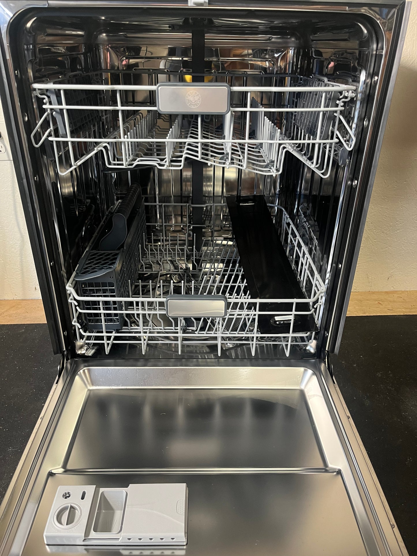 DW24XV Bertazzoni 24" Fully Integrated 48 dBA Dishwasher